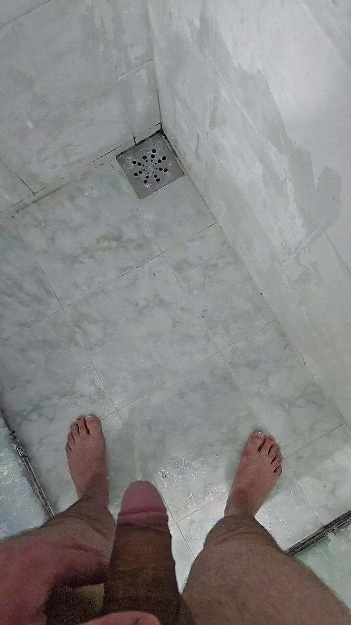 Lkdick8: Kencing di bilik mandi 1