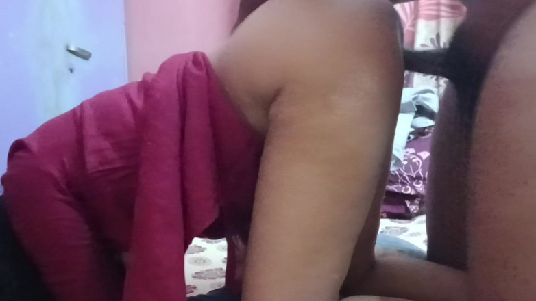 Apple Porn: घर के बाहर अजनबी के साथ पहली बार देसी सुंदर