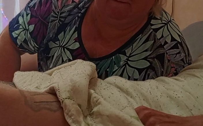 Zona901: La mañana comenzó con una mamada profunda de la madrastra