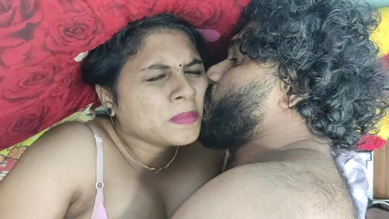 Vaigavarun45: Sorellastra e fratellastro hot romance con figa leccate tette succhiate...