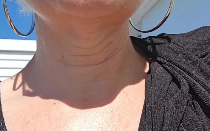 Sofy13: Im Urlaub suche ich nach einem Fremden auf dem Boot,...