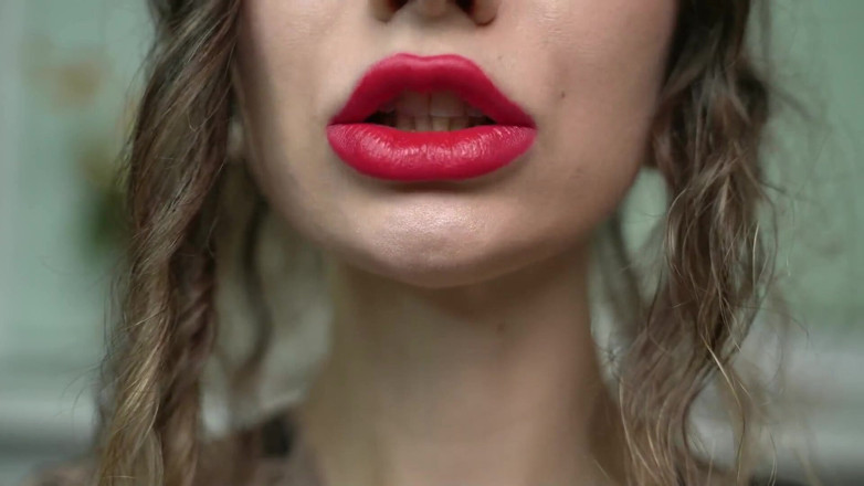 Rarible Diamond: Sexy Girl Spitting Slow Mo