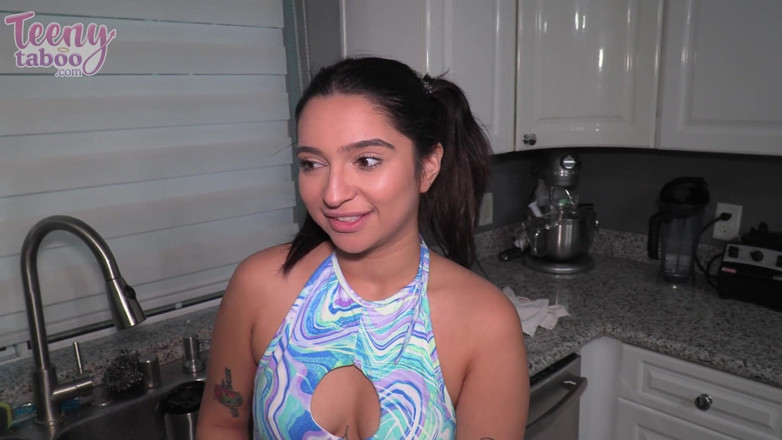 Teenytaboo: Babysitter kiana dicrot sperma hangat