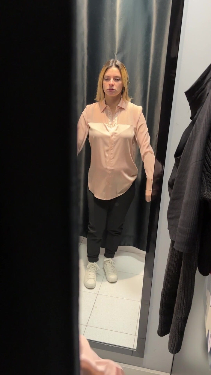 Tommy e Annika: Я купувала одяг, клерк підглядав за мною в гардеробній, і в кінці своєї зміни я дочекалася, поки він відсмоктає його член