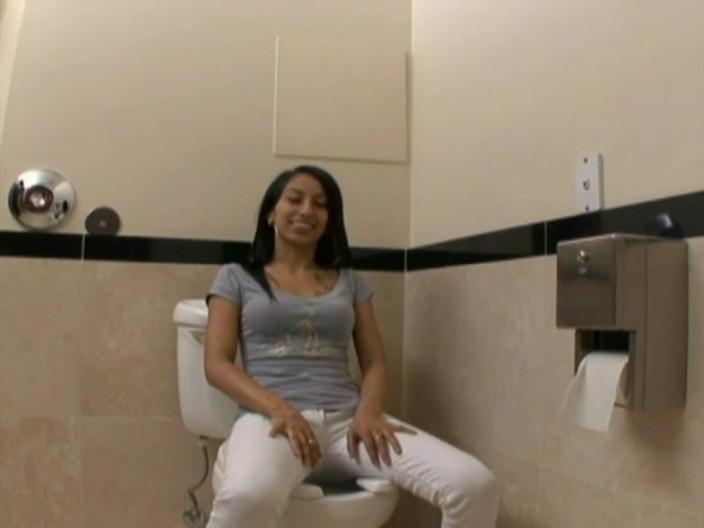 American Idol X: Sexy petite toilet pussy fucking