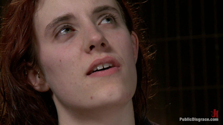 Public Disgrace by Kink: ホットな19歳のふしだらな女が初めての男の子と女の子の撮影をします!