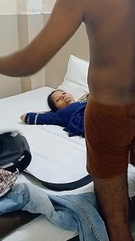 Cố gắng làm cho cô ấy lãng mạn hơn và trao cho cô ấy nhiều nụ hôn hơn
