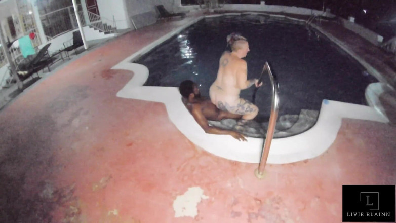 Livie Blainn: Surprins pe cameră - proprietarul hotelului ne-a filmat futaiul