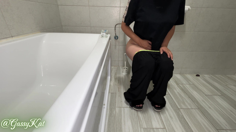 GassyKat: El baño diario, episodio 31