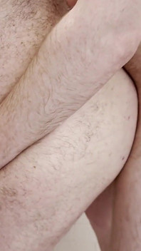 Papi-bär wird von sexy rothaarigem bär in der dusche gefickt