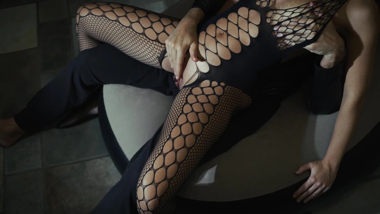 Jay_kate: I Sit on His Legs for Him to Massage My...