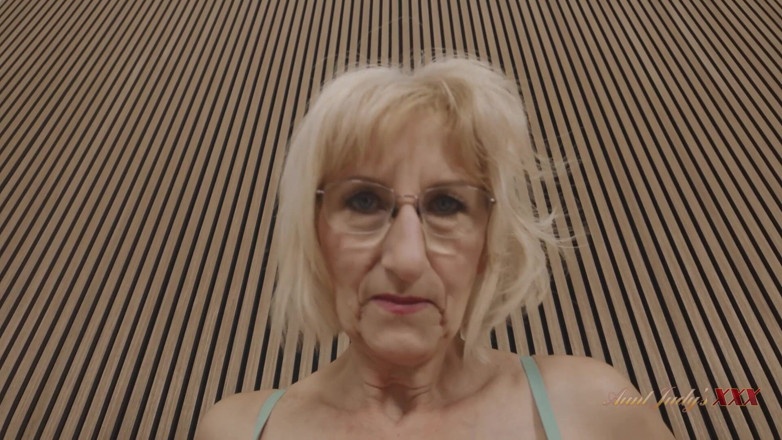 Aunt Judy's XXX: Auntjudysxxx - грудаста зріла дівчина з коледжу Дін Морган Шиплі хоче бачити вас у своєму офісі