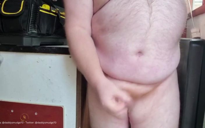 Daddysmudge: Тато кінчає в сараї