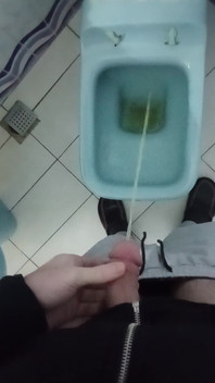 Pissing Video