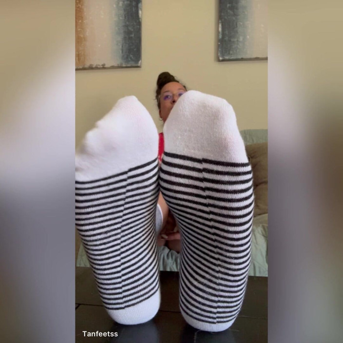 Tan feets: Latina Tanfeets Silent Sock Tease No Removal