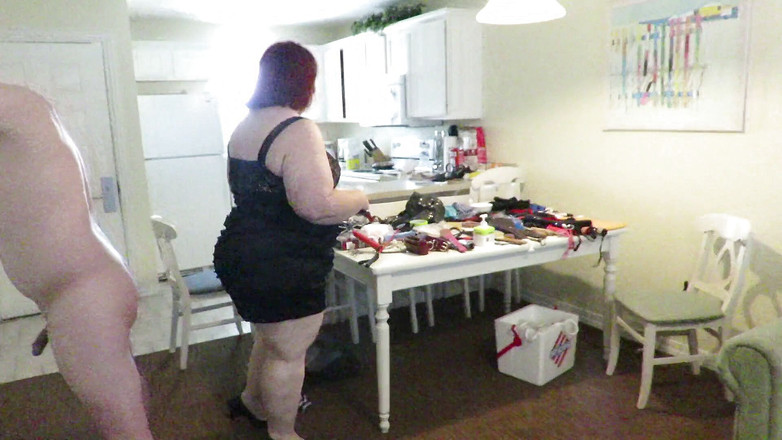 BBW nurse Vicki adventures with friends: MistressJ给堵嘴的男人鞭打，庄稼和玩冰玩 第2部分