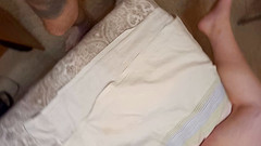 Zona901: Tlustá milfka šuká do masité kundičky a naplnila si kundičku spermatem