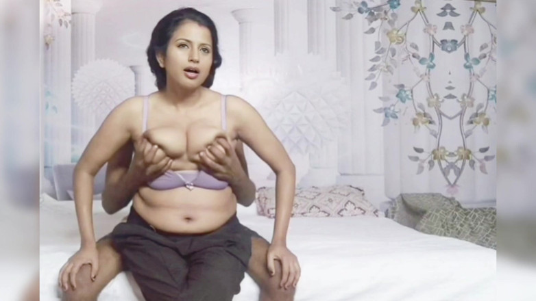 Bhabhi nisha: シーズン223。デシ・インディアンのホットな継母が継息子とセックス