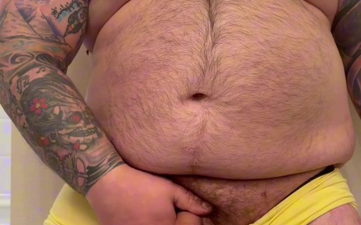 TattedRockerBear: Oso peludo tatuado antes de los juegos