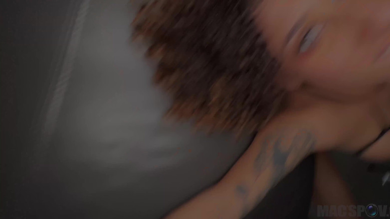 J-Mac: Šprtská holka Kira Perez je ošukaná venku u bazénu Z...