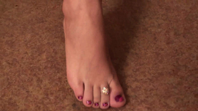 Foot Girls: Amateur foot fetish with sexy teen in lingerie