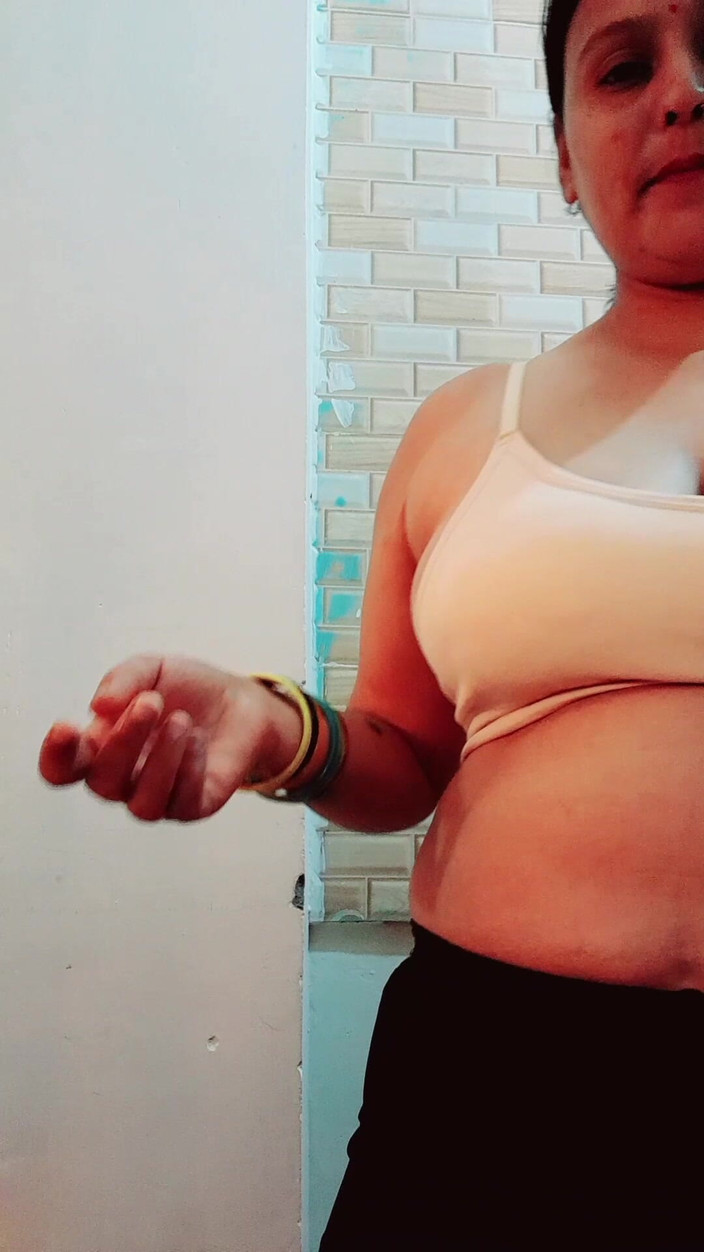 Puja555: 德西妻子 puja bhabhi 跳舞