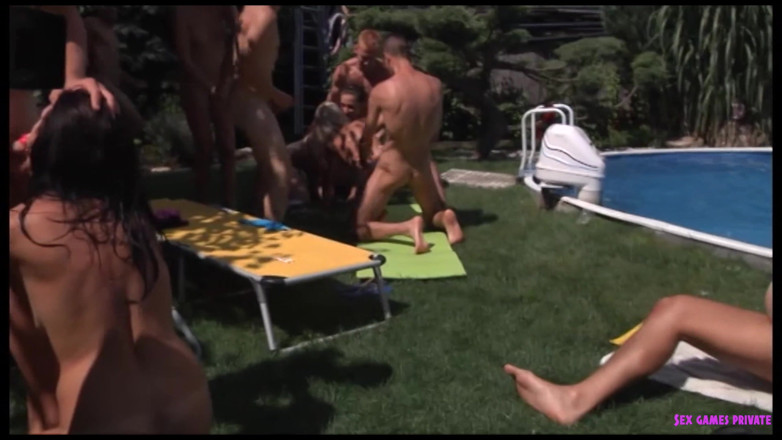 Czech Pornzone: 정원 비 육덕 난교 vol.3