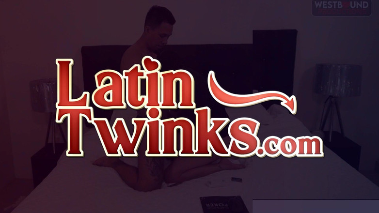 Latin Twinks: Gilbert Moon é pego em porra de Spideybois
