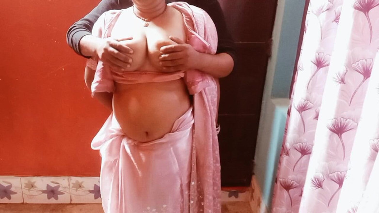 Manjushukla: Mycket vacker indisk bhabhi har sugit.
