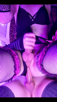 Kongkek gaya doggy dengan dua pancutan mani besar