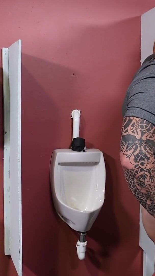 Menover30 meet me at the gloryhole (Pride studios)