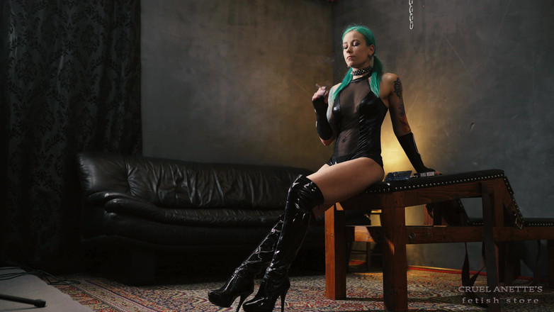 Cruel Anettes fetish world: Black Boots, Black Body