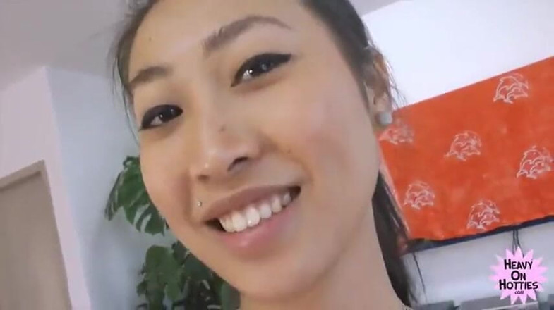 Heavy on Hotties: 파리의 괴물과 섹스하는 프랑스 아시아 애널 여왕 Sharon
