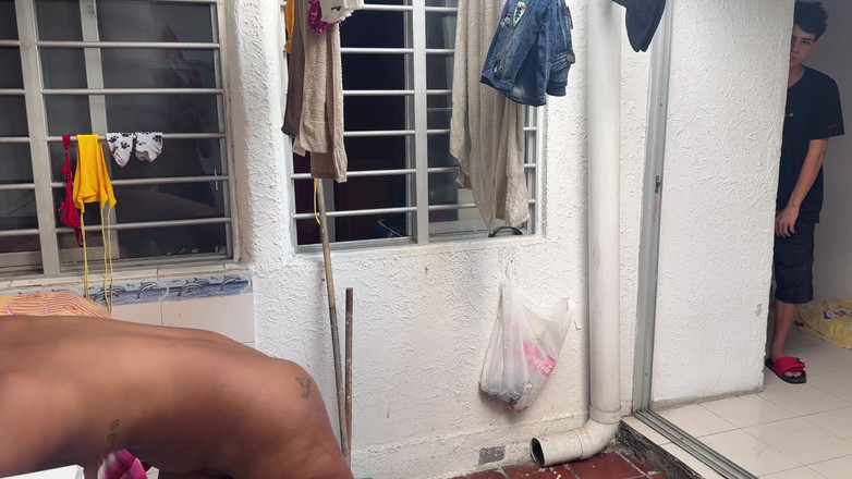 katyJay: La mia matrigna dal culo grosso mi aiuta a fare...