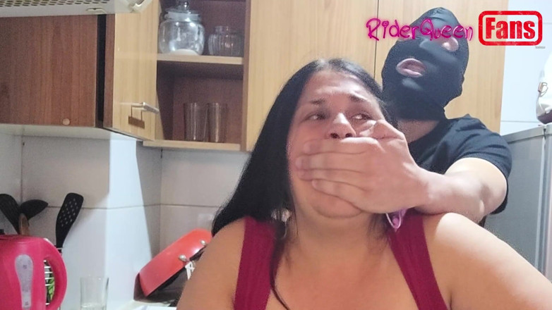 Riderqueen: Vidéos pour fans : un jeune homme masqué me baise dans...