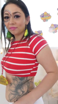 Sensual latina Stephanie Saint em primeiro plano, boquete, engolir porra