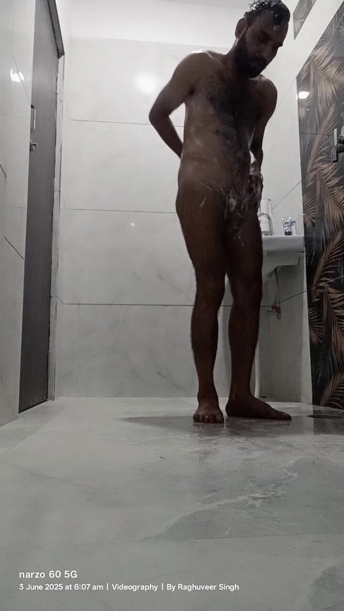 Rajasthani-old-lover: シャワーを浴びる