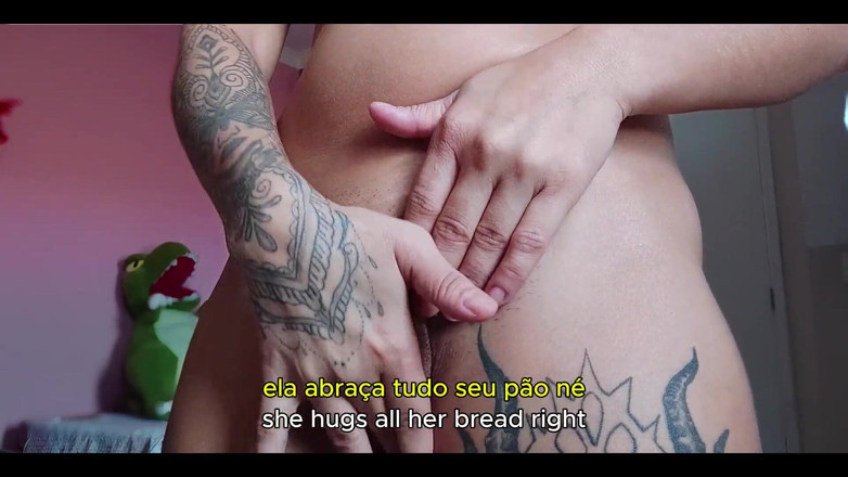 Espuleta Maia: Une brune brésilienne montre ses seins sur Internet