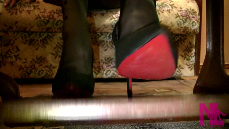 Nyllady: Vintage_sewing auf der alten Nähmaschine meiner oma in schwarzer strumpfhose...