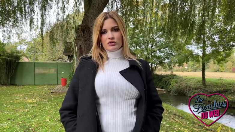 The Frenchies of the web: Rose, una joven, tiene sexo delante de una cámara por...