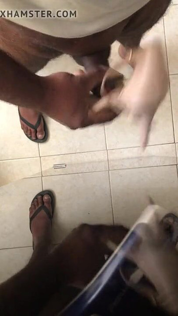 Sexy sereppu: Melancap dengan kasut tumit tinggi