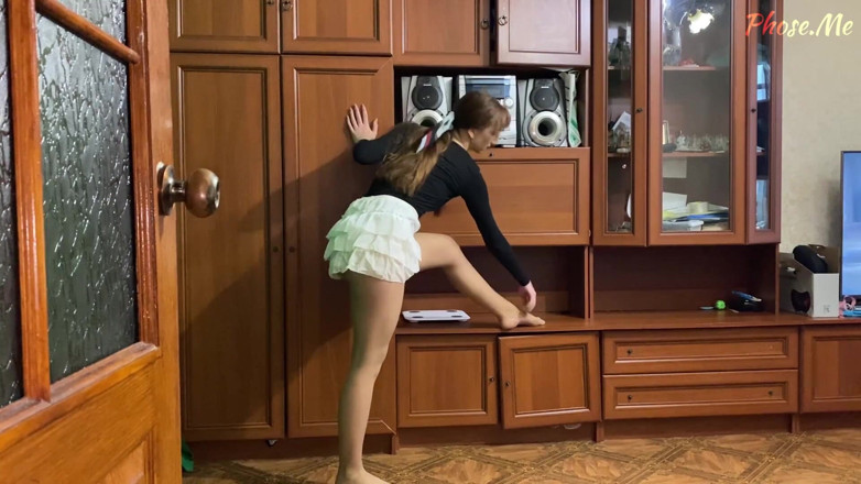 Pantyhose me porn videos: Heather Takes off Skirt to Model Tan Pantyhose