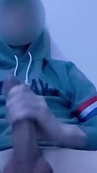 Junge streamerin mit einem erstaunlichen schwanz!