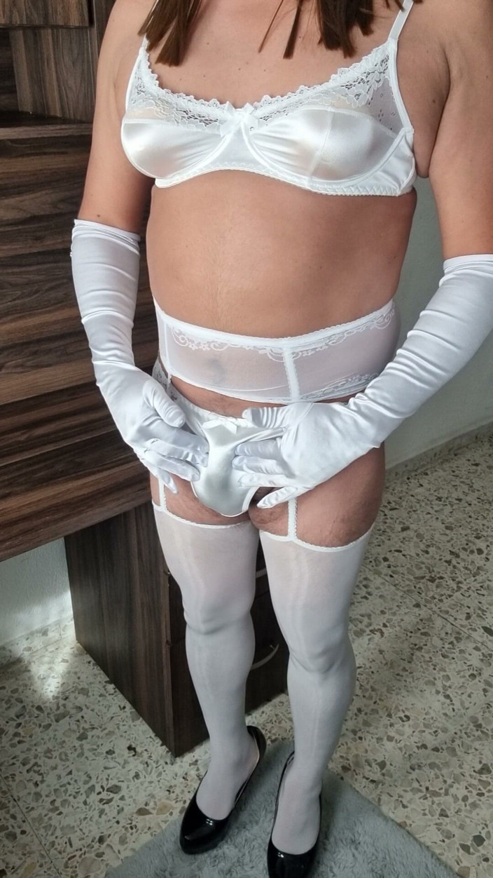 My panties: शादी की रात के लिए सफेद अधोवस्त्र बहिन , अपने आदमी को खुश करने के लिए तैयार