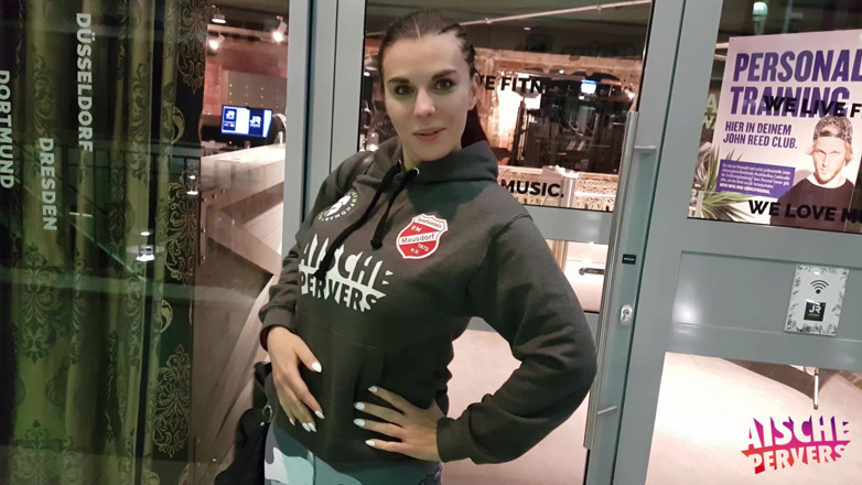 Aische Pervers: Foxy German babe gets her pussy drilled in a mall