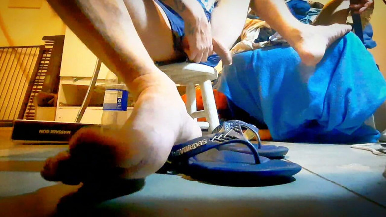 Feets Macho Latino: Ukazuji mu nohy a jezdí na různých robertcích