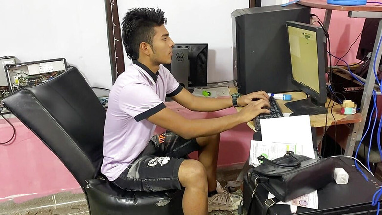 Mariaa: Мой учитель трахает мою киску