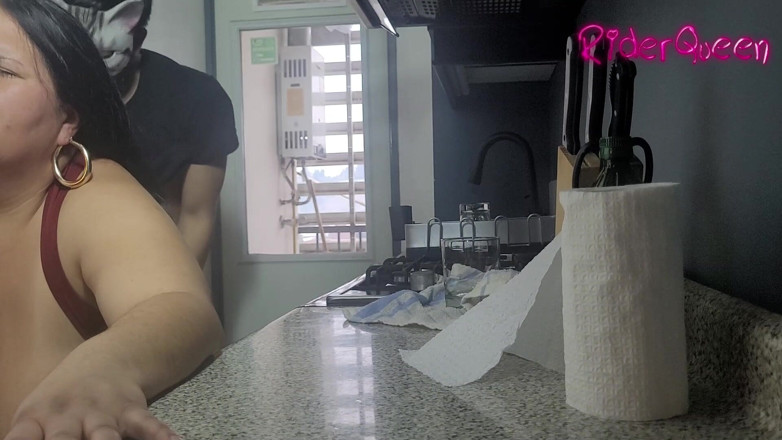 Riderqueen: キッチンのステップモン - ファン向けビデオ - BBW継母ミルフ継息子