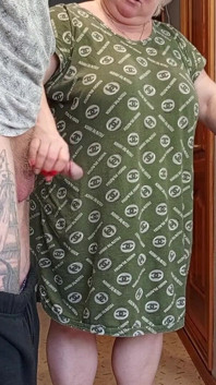 Ibu mertua dapat pancutan mani yang mulut selepas melancap dan blowjob