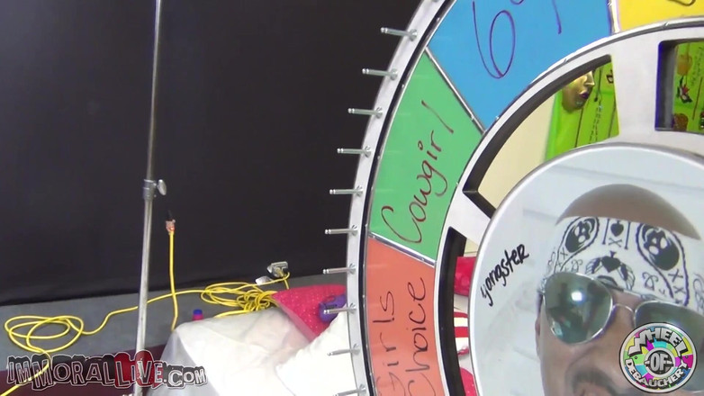 Immoral Live: Jenna Presley dai capelli neri super bollenti può squirtare come...